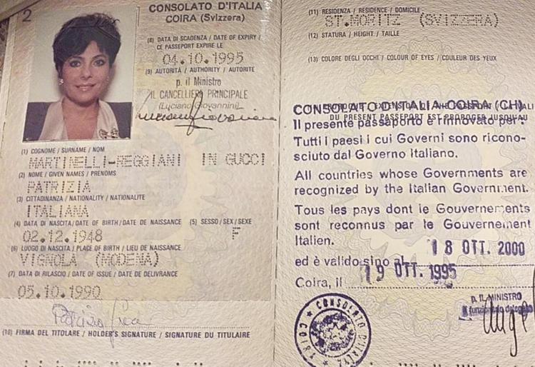 Foto inedita del passaporto di Patrizia Reggiani sequestrato all'epoca dell'arresto - (Adnkronos)