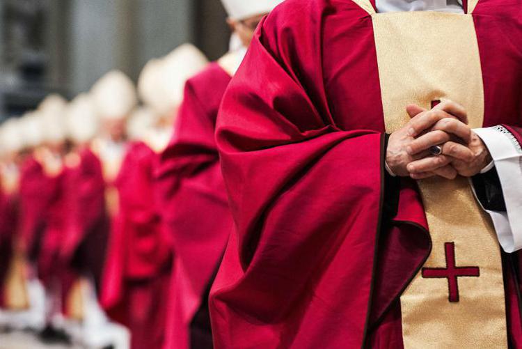 Papa taglia stipendi ai cardinali: quanto guadagnano?