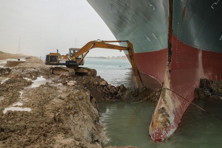 Canale Suez ancora bloccato, nave Ever Given incastrata