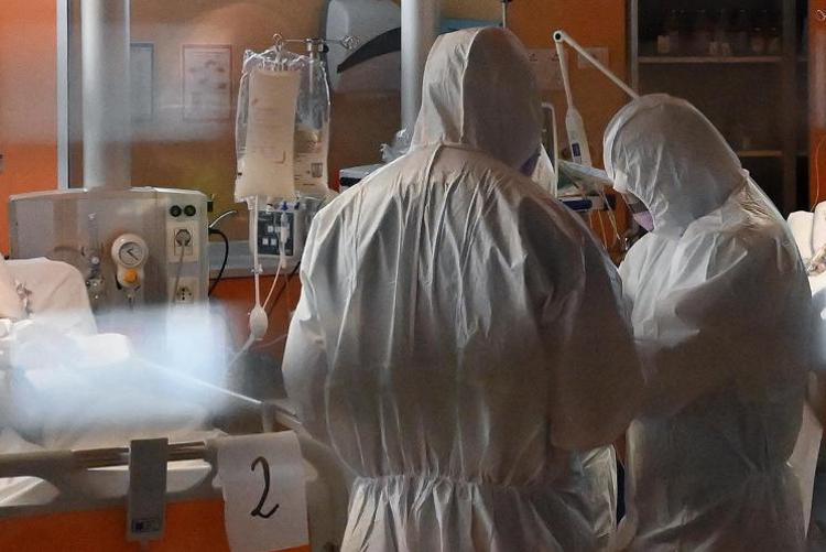 Covid, 350 medici morti in Italia