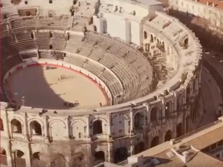 Raggi, il Colosseo e l'arena di Nimes: staff sindaca fa mea culpa