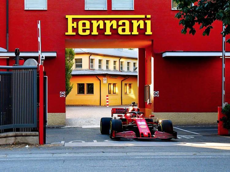 Ferrari, Elkann, la Purosangue arriverà nel 2022, l’elettrica nel 2025