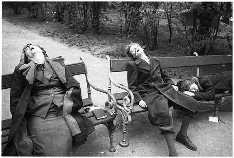 Nella foto donne viennesi suicidatesi per non cadere nelle mani dei sovietici (da 