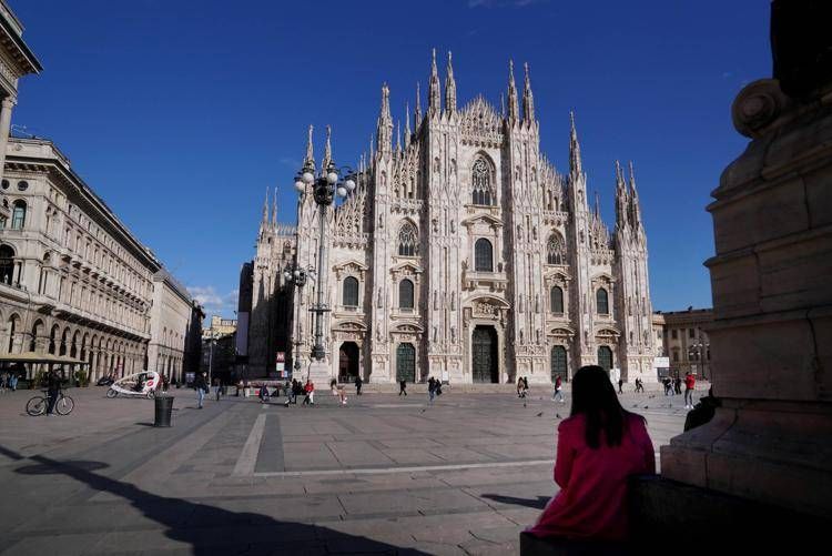 No green pass, a Milano cortei vietati in area Piazza Duomo