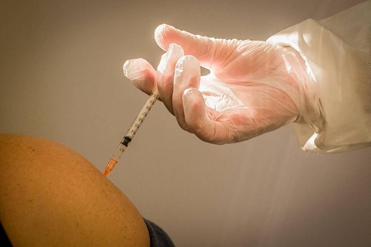 Vaccini cruciali per pazienti fragili, ma occorre scegliere con cura quali e quando somministrarli