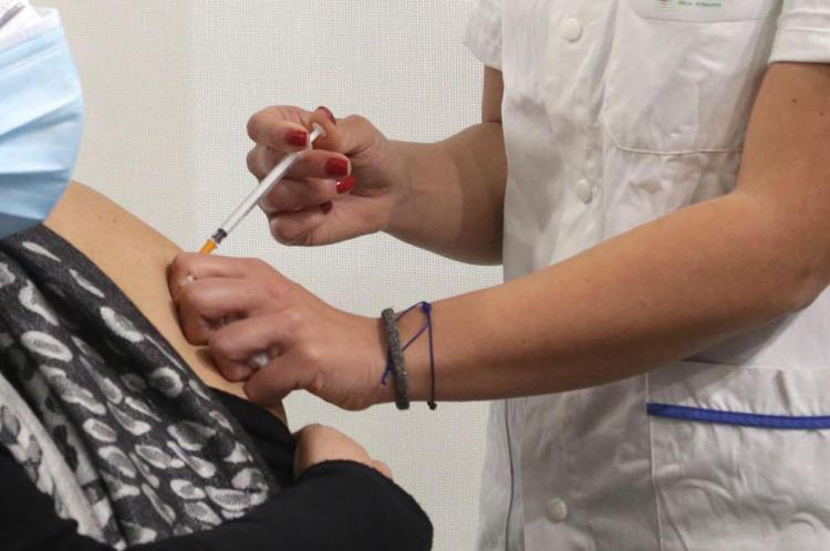 Vaccini, Simit: 'Nuovo approccio su misura per adulti fragili e over 65'
