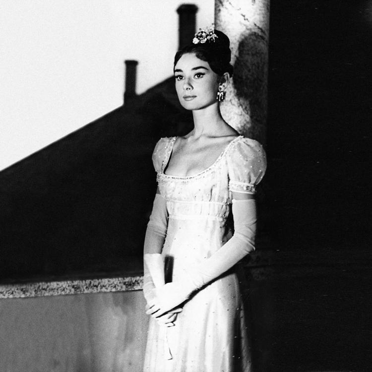 Audrey Hepburn, indimenticabile Natasha in 'Guerra in Pace' vestita da Fernanda Gattinoni