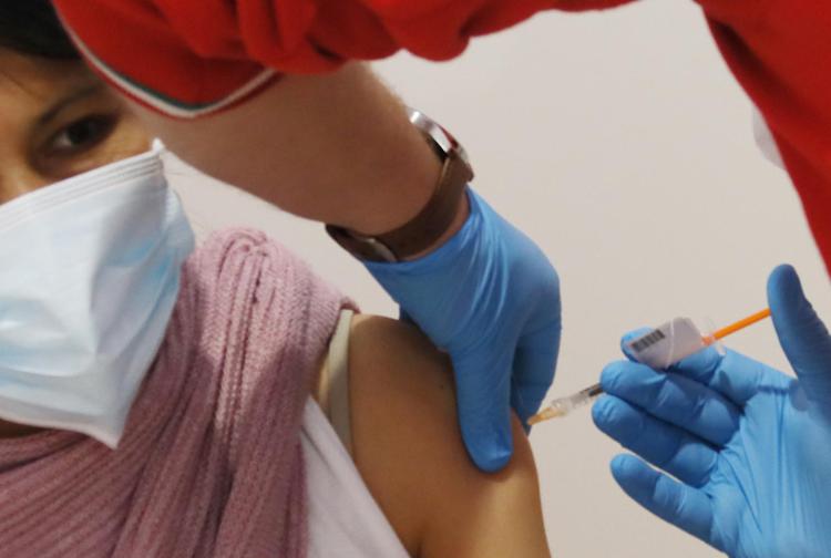 Vaccino Lazio 18-49 anni prenotazioni: da asma a celiachia, chi ha diritto a dose