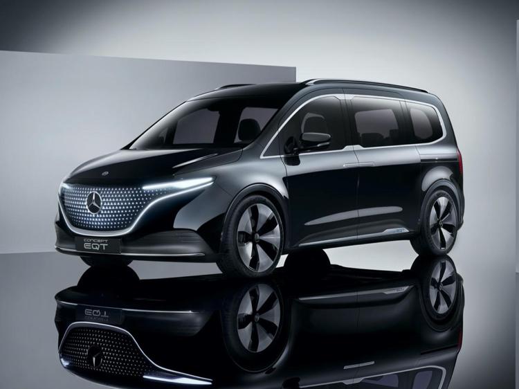 Mercedes rivela il concept di EQT, modello elettrico per la famiglia ed il tempo libero