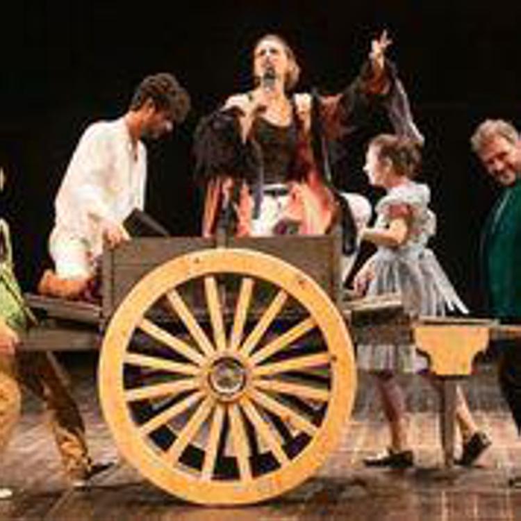 Una scena di Pinocchio uno degli spettacoli in cartellone al Teatro Stabile di Catania