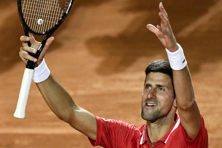 Internazionali tennis Roma, Djokovic batte Sonego e vola in finale