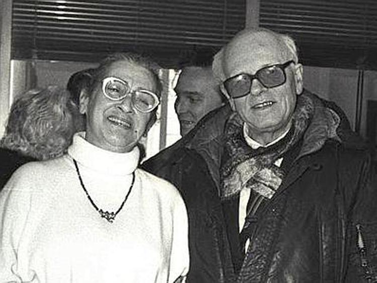 Andrei Sakharov con la moglie Elena Bonner durante la visita presso l'agenzia Adnkronos nel 1989 
