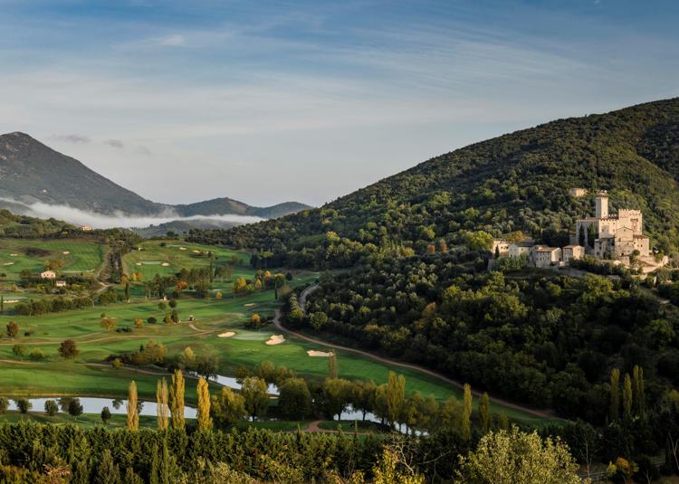 Turismo: resort lusso in antico castello e campi da golf in Umbria aprirà nel 2023