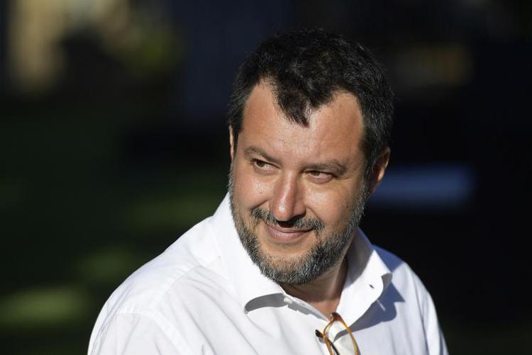 Lega insiste su riaperture, Salvini lancia sondaggio Instagram