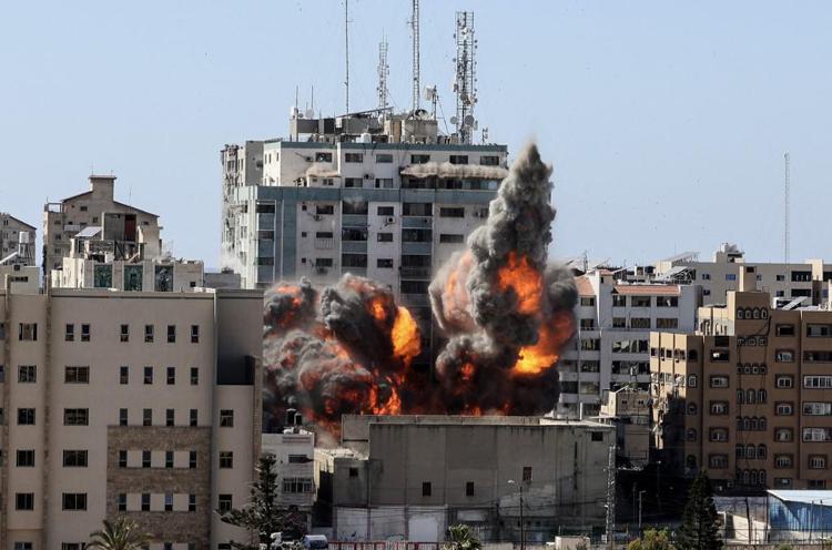Un edificio colpito a Gaza