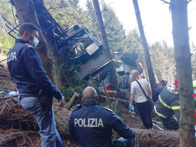 Tragedia sul Mottarone, precipita cabina funivia: 14 morti