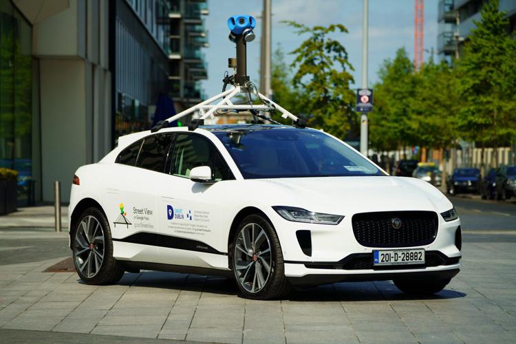 Google sceglie l'elettrica Jaguar I-Pace per misurare l'aria di Dublino