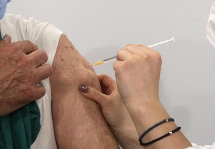 Vaccini adulti e anziani, meno coperture ma nuova attenzione in era Covid