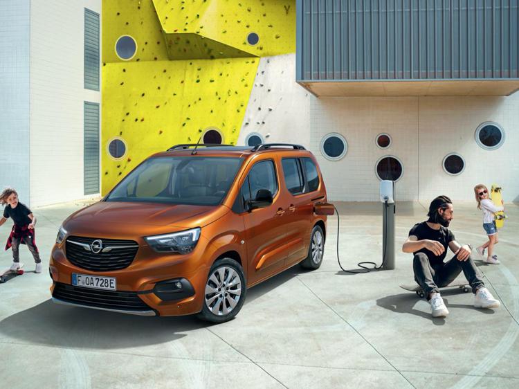 Aperti gli ordini per Opel Combo-e Life