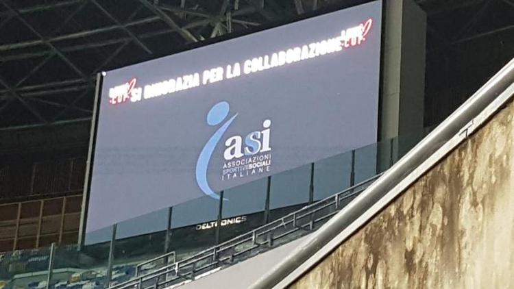 Stadio Maradona: lo stemma di ASI in una serata in cui vince la solidarietà