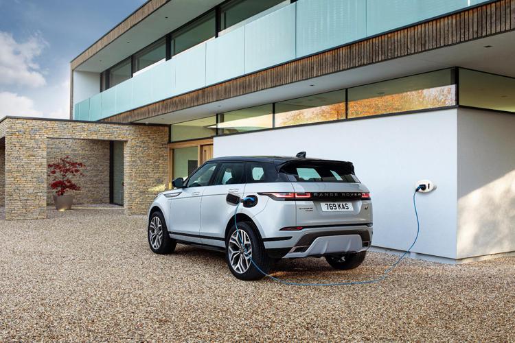 Jaguar Land Rover annuncia un’importante partnership dei due iconici brand con Automobile Club Milano