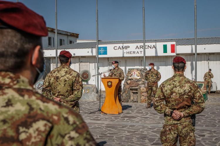 Afghanistan, conclusa operazione 'Aquila' per il rientro dei collaboratori afghani missione italiana Herat