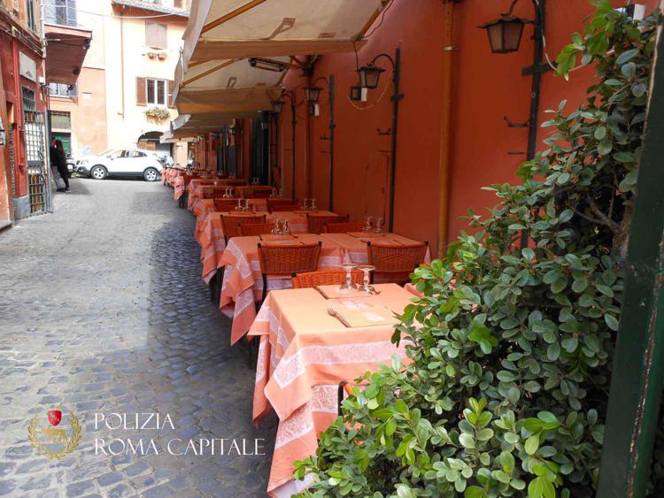 Roma, è guerra per i tavolini all'aperto, bar e ristoranti pronti a ricorrere al Tar