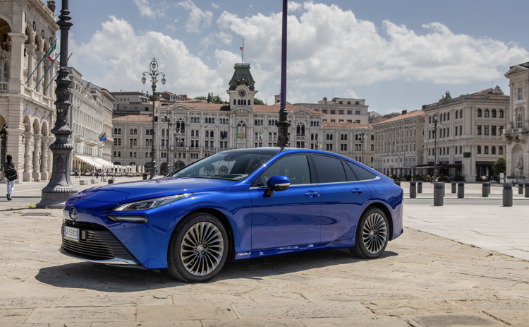 Toyota Italia presenta la tecnologia fuel cell a idrogeno alla regione friuli venezia giulia