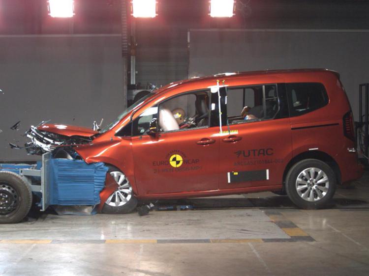 Quattro stelle per Renault Kangoo e Opel Mokka ai test Euro NCAP