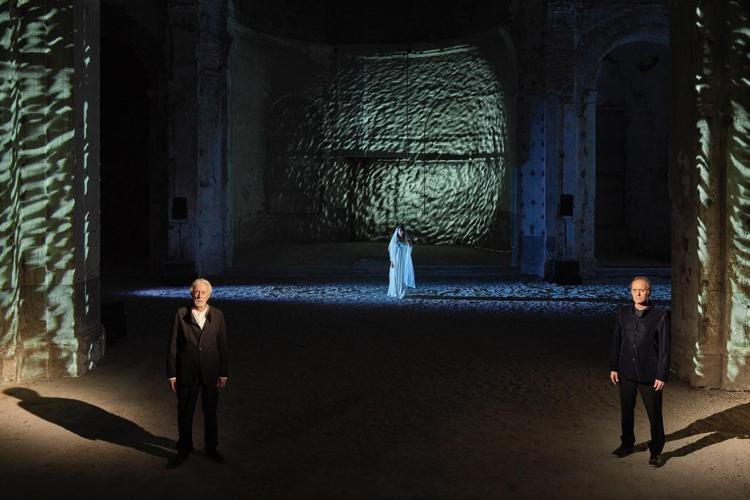 Spoleto Festival: tra musica e teatro omaggio a Dante con abiti firmati Armani