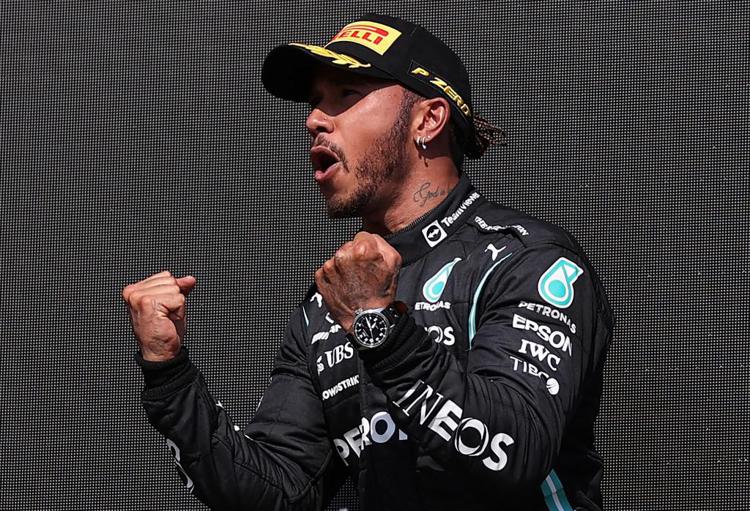 F1 Gp Qatar, Hamilton vince e Verstappen secondo: Mondiale si infiamma