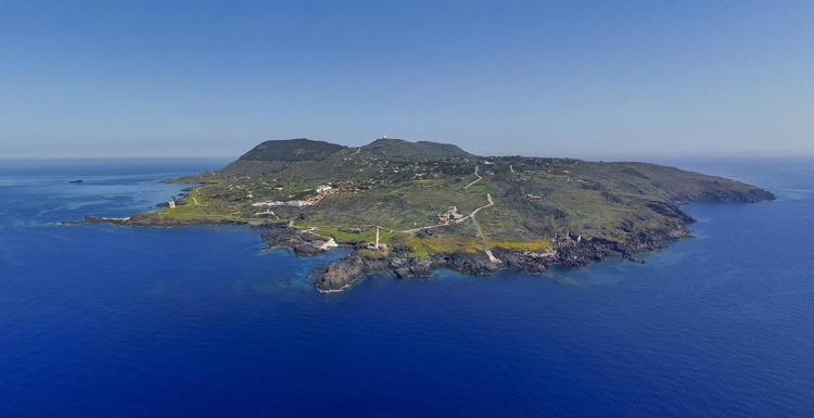 L'isola di Ustica (Foto ph Vincenzo Ambrosanio usticafoto) 