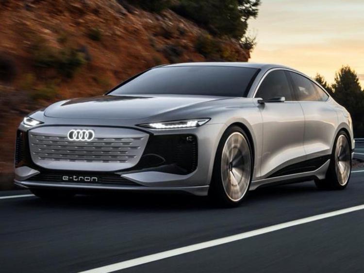 Debutterà nel 2022 la versione di produzione dell'Audi A6 e-tron