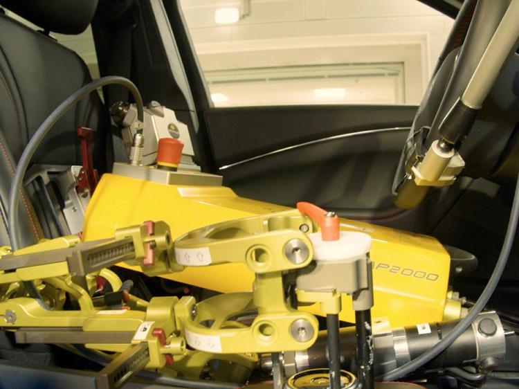 Ford utilizza robot per i test drive in condizioni estreme