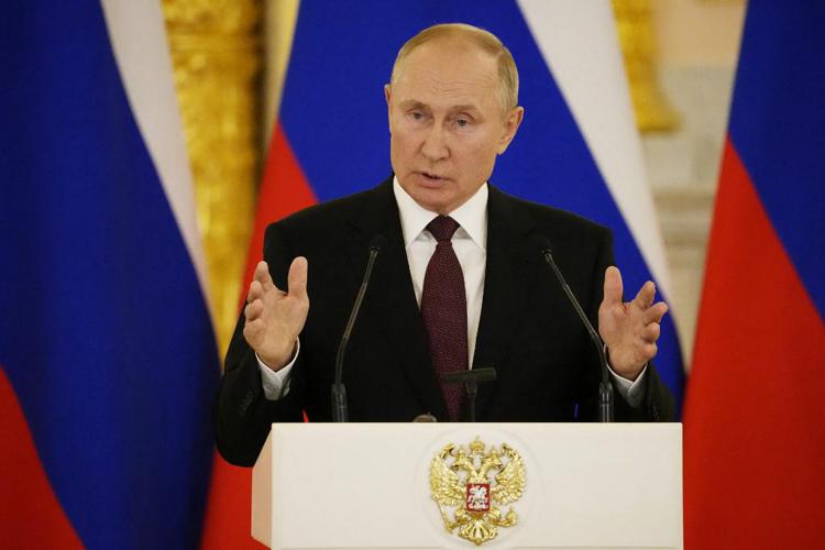 Covid Russia, regole Putin contro contagi: coprifuoco e 'bonus vaccino'