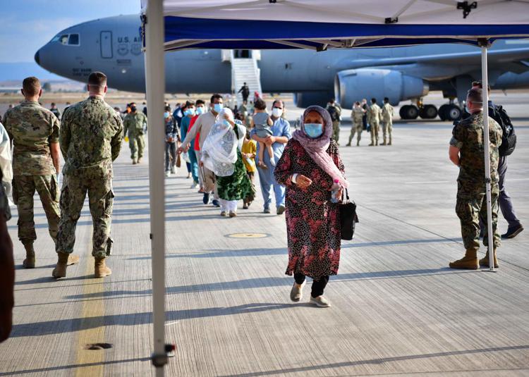 Afghanistan, arrivati tre voli a Sigonella con 662 profughi