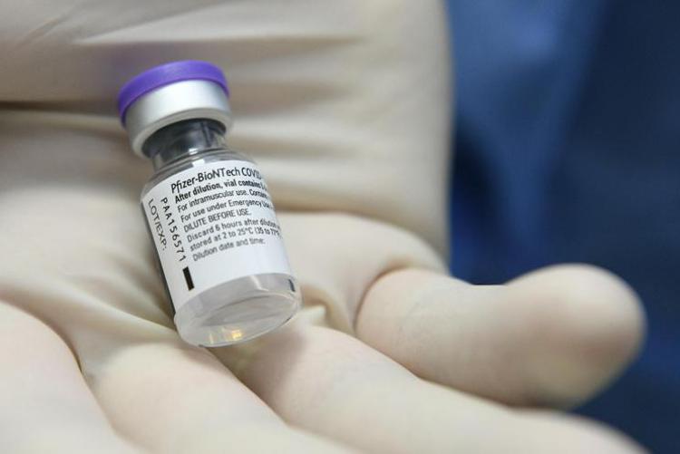 Vaccino Pfizer, approvazione definitiva in Usa