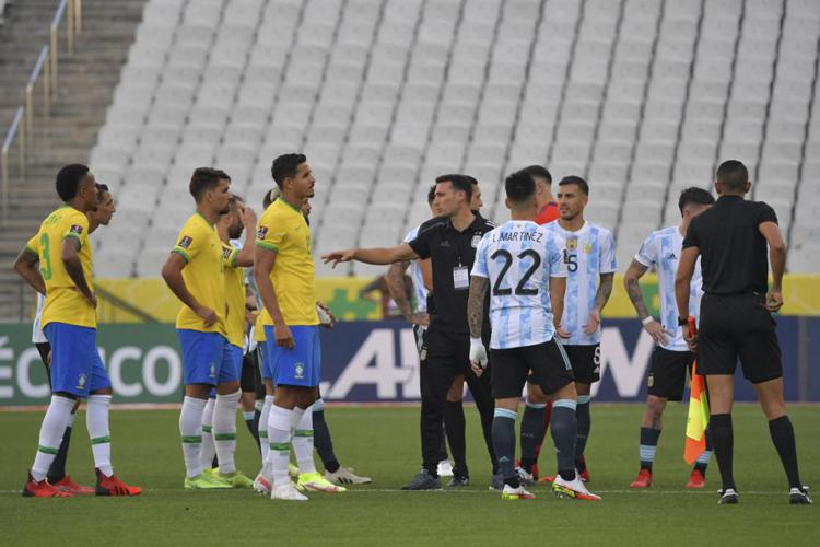 Brasile-Argentina, match sospeso per covid: caos in campo