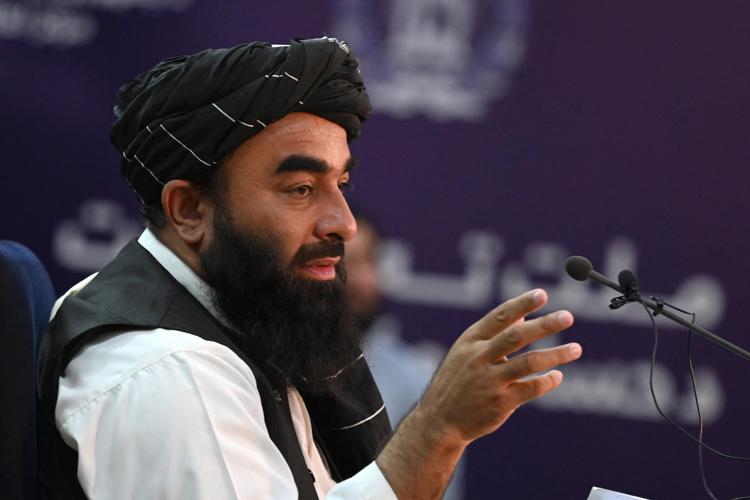 Nella foto Zabihullah Mujahid, portavoce dei talebani (Afp)