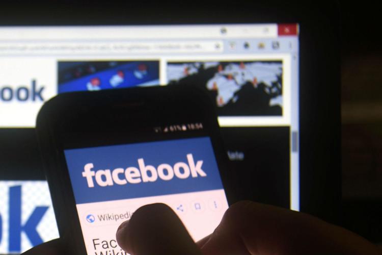 Fake news covid su Facebook, condannato a 15 mesi di carcere