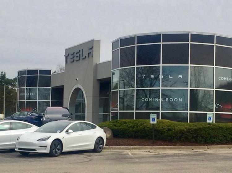 Nuovo record di vendite nel Q3 per Tesla, ad oltre 241mila auto