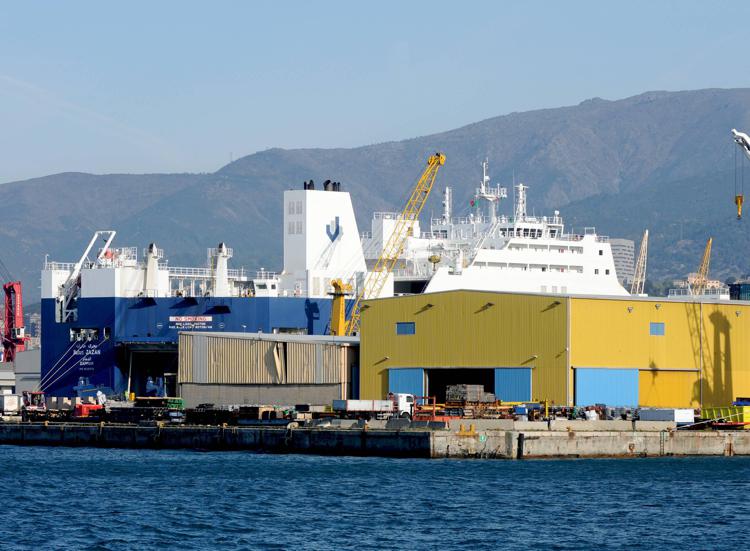 Green pass portuali Genova, alcune aziende pagheranno tamponi