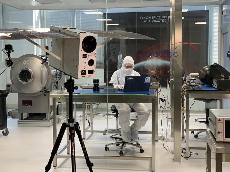 Un laboratorio di Argotec a Torino (Foto Argotec) 