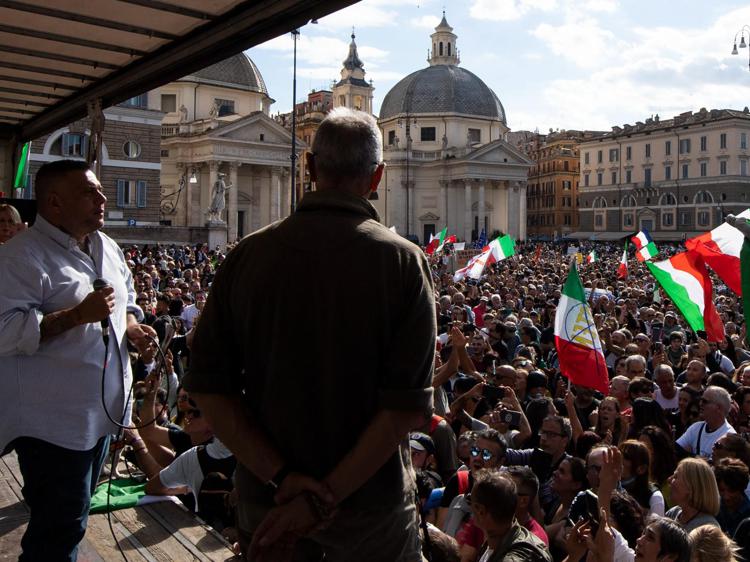 Gestore centro sociale Roma: 'equipararci a movimenti estrema destra serve a lasciarli impuniti'