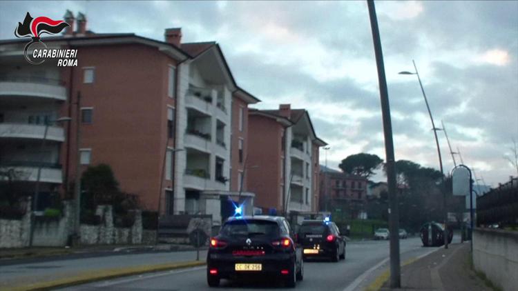 Molesta ragazzine sul bus a Roma, carabinieri arrestano 38enne