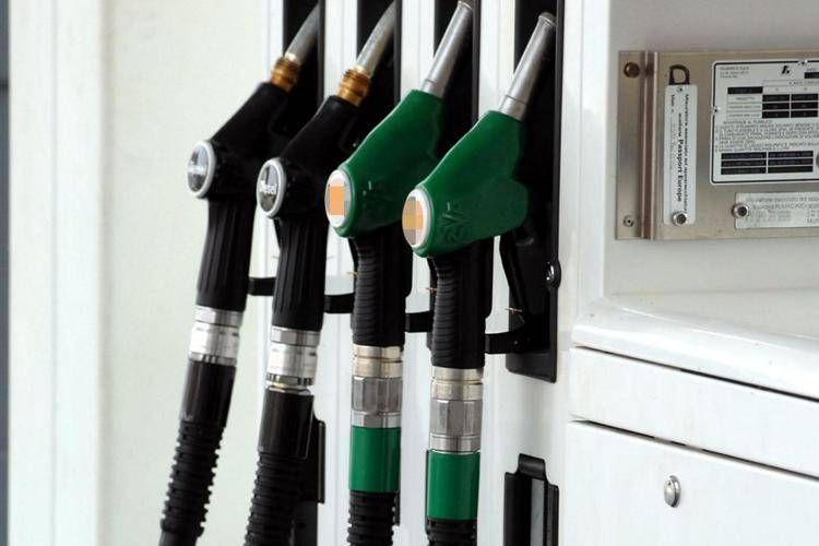 Pompa di benzina - (Fotogramma)