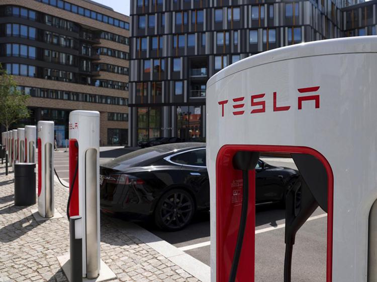 In Europa Tesla apre per la prima volta la ricarica ad altri EV