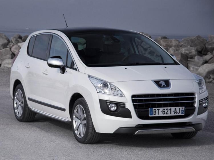 Peugeot celebra 10 anni di 3008 HYbrid4, primo ibrido Diesel al mondo