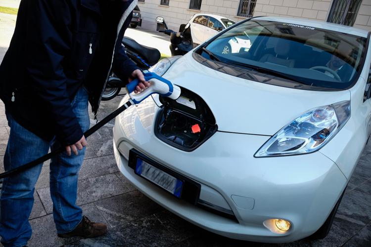 Cardinali (Unrae): 'Car sharing con auto elettriche attrae, ma la verità è triste'
