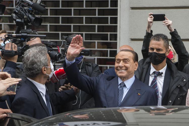Sondaggio Forza Italia, un elettore su due punta a nuovo polo moderato